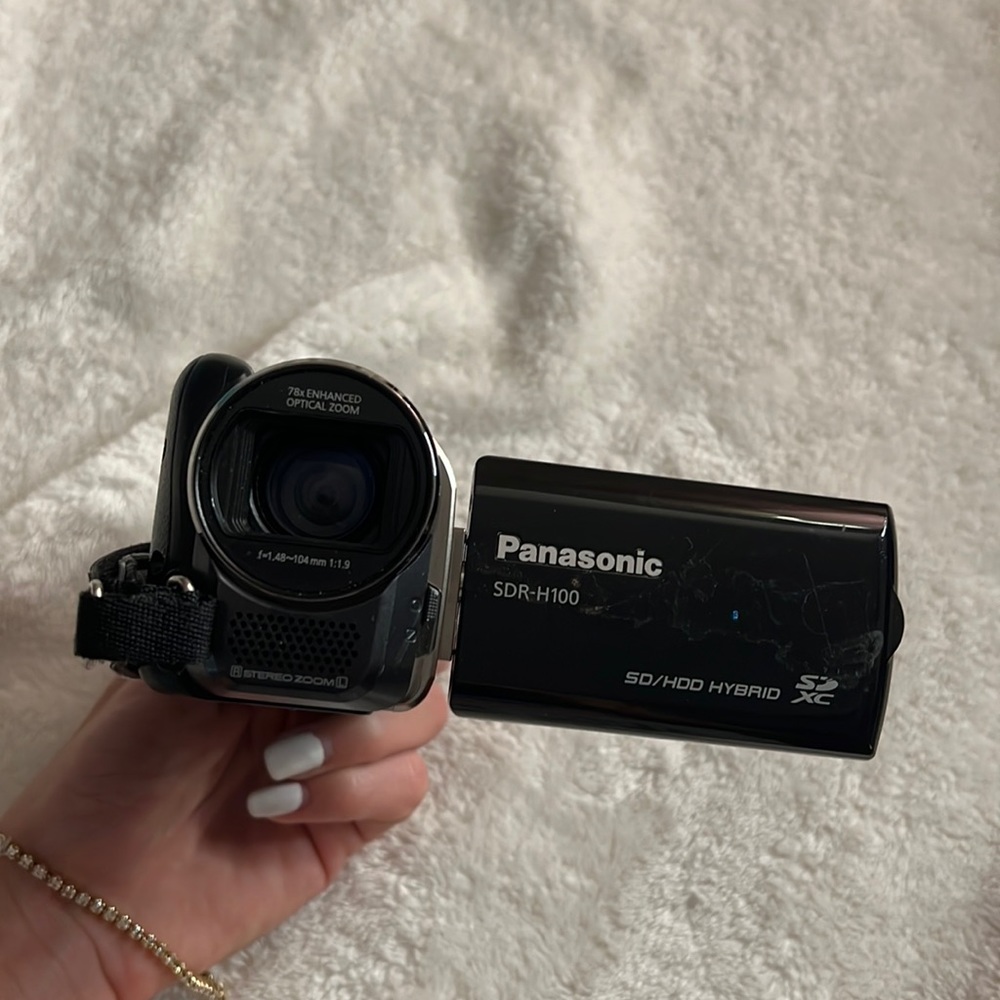 panasonic SDR H100 video camera